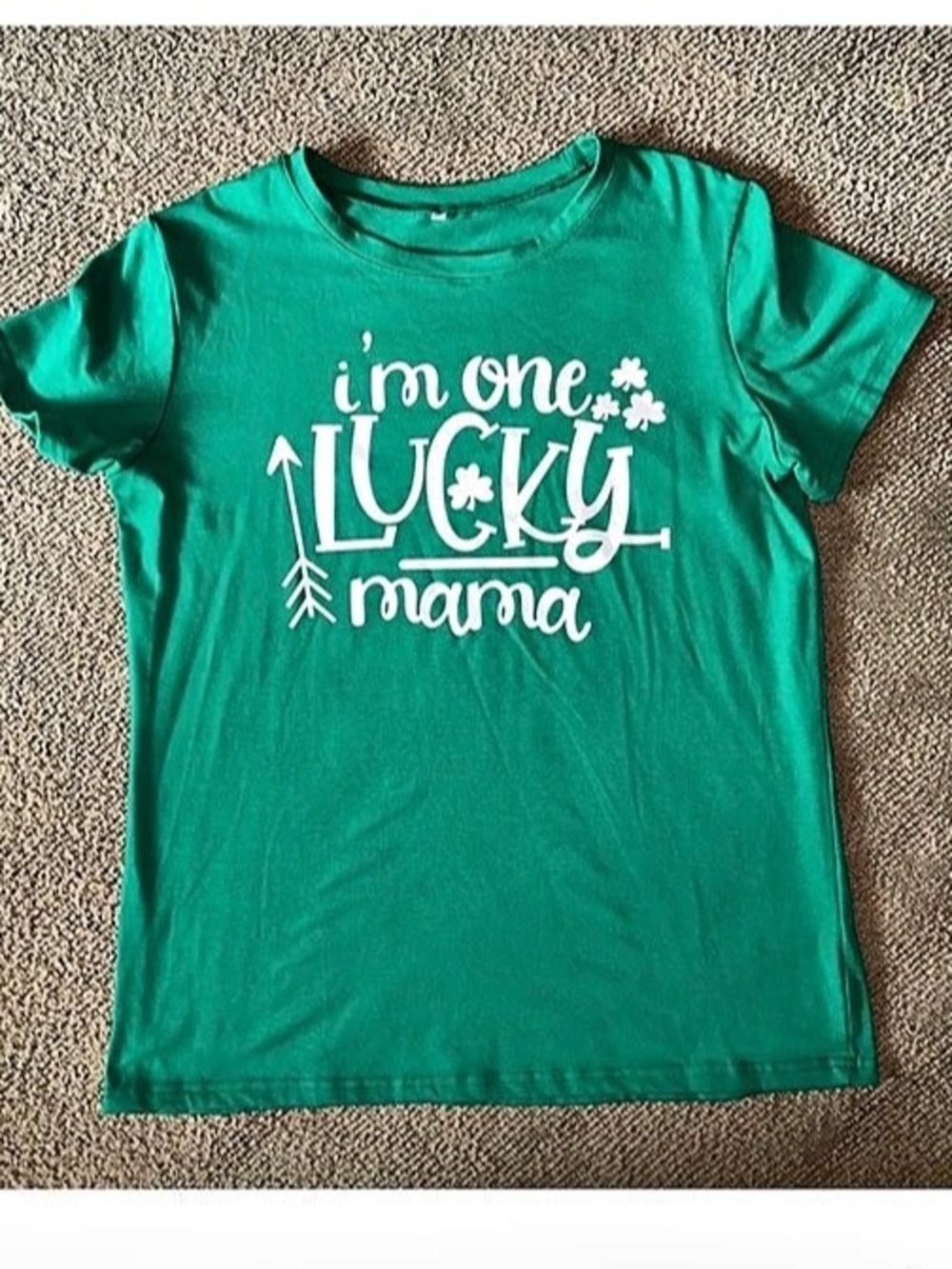 Lucky Mama Graphic Short Sleeve Tee in Green